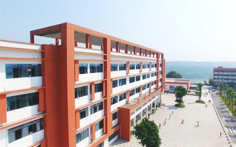 四川三河职业学院